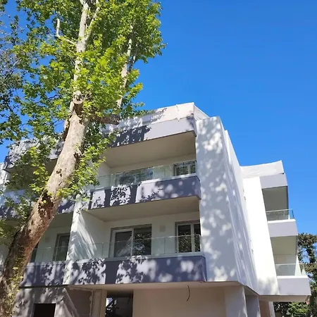 דירה Renovated Flat With Terrace In